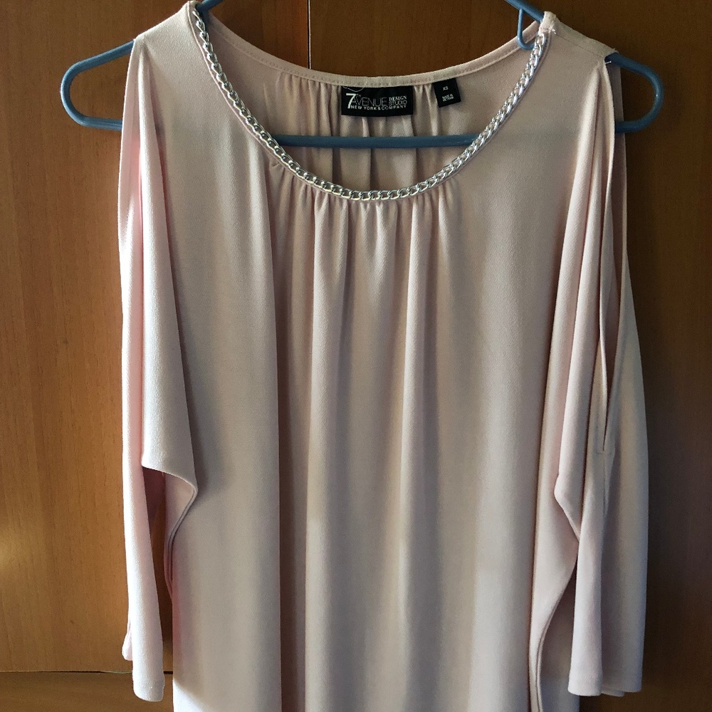 NY&Co Pink cold shoulder blouse Size XS.